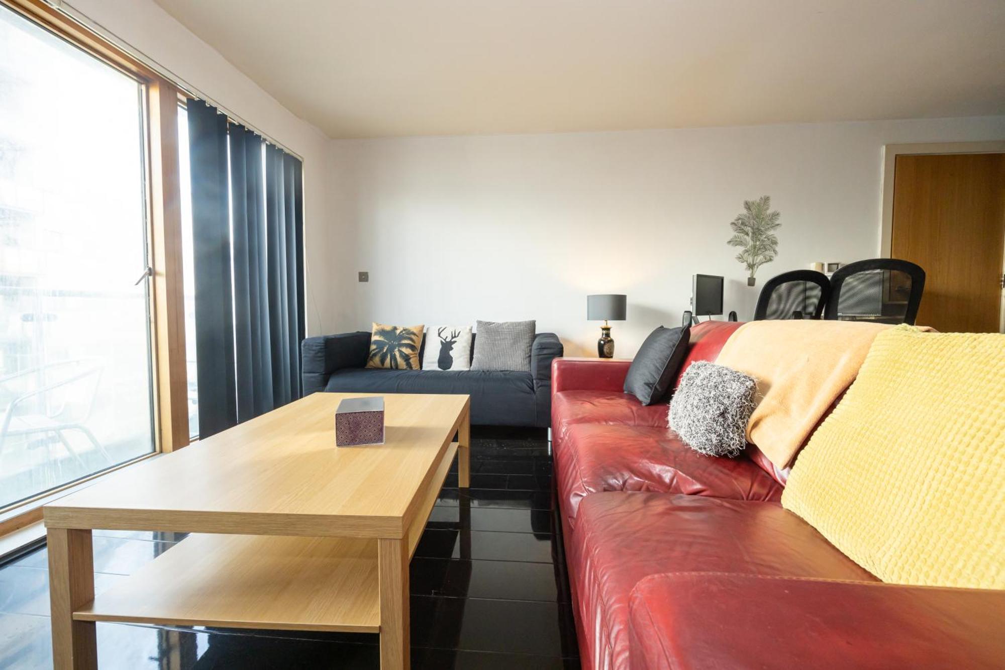 Apartment Stylish With Balcony & Views