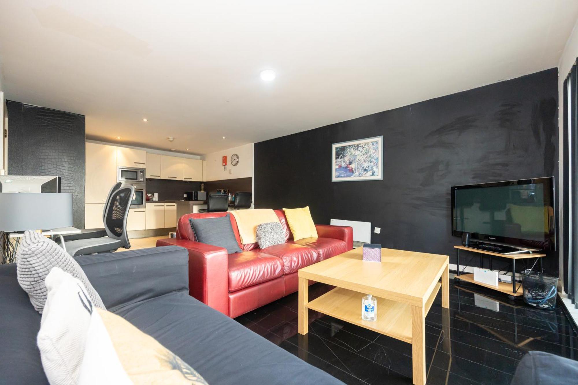 Stylish With Balcony & Views Apartment *