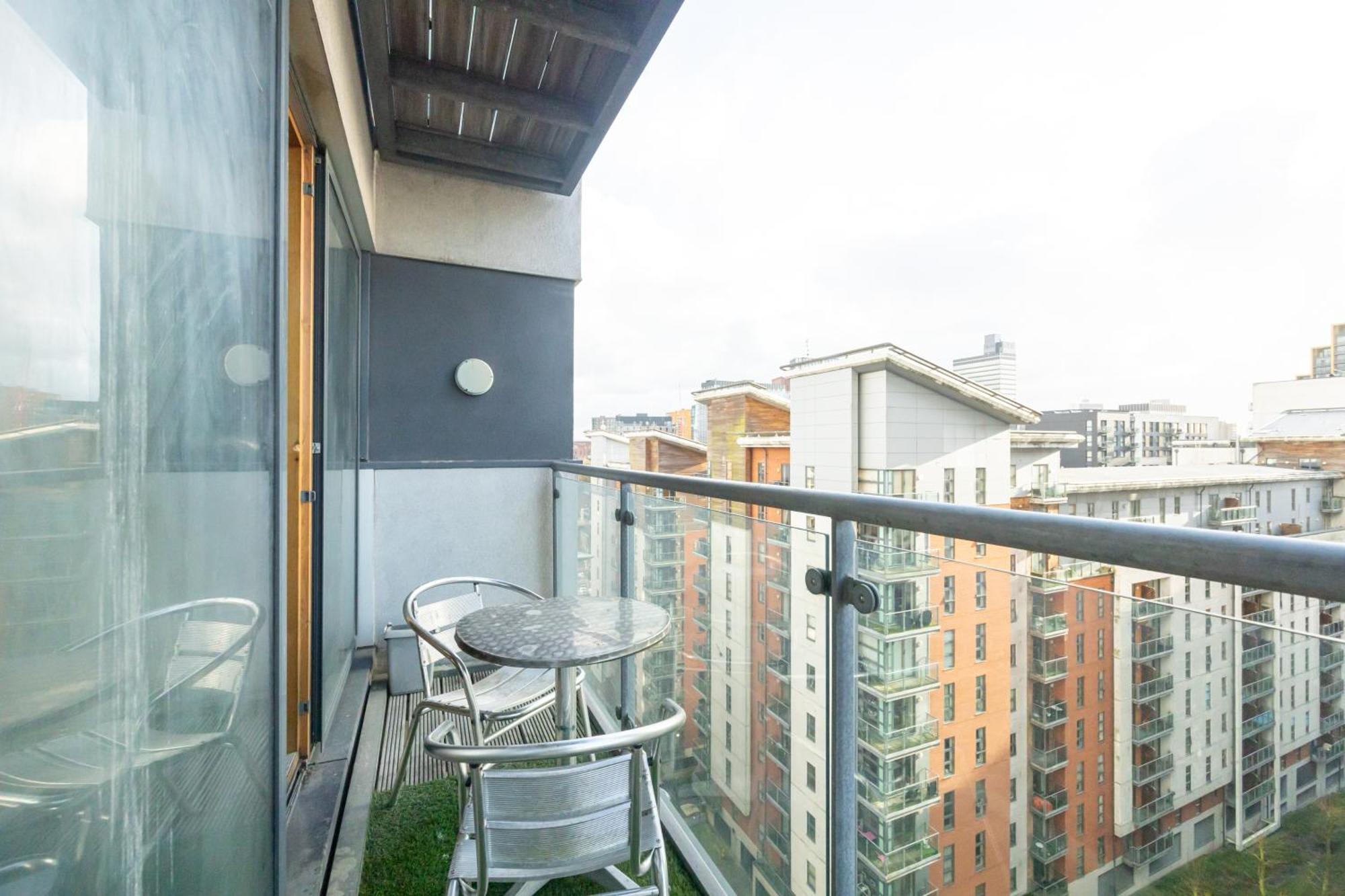 Stylish With Balcony & Views Apartment Manchester