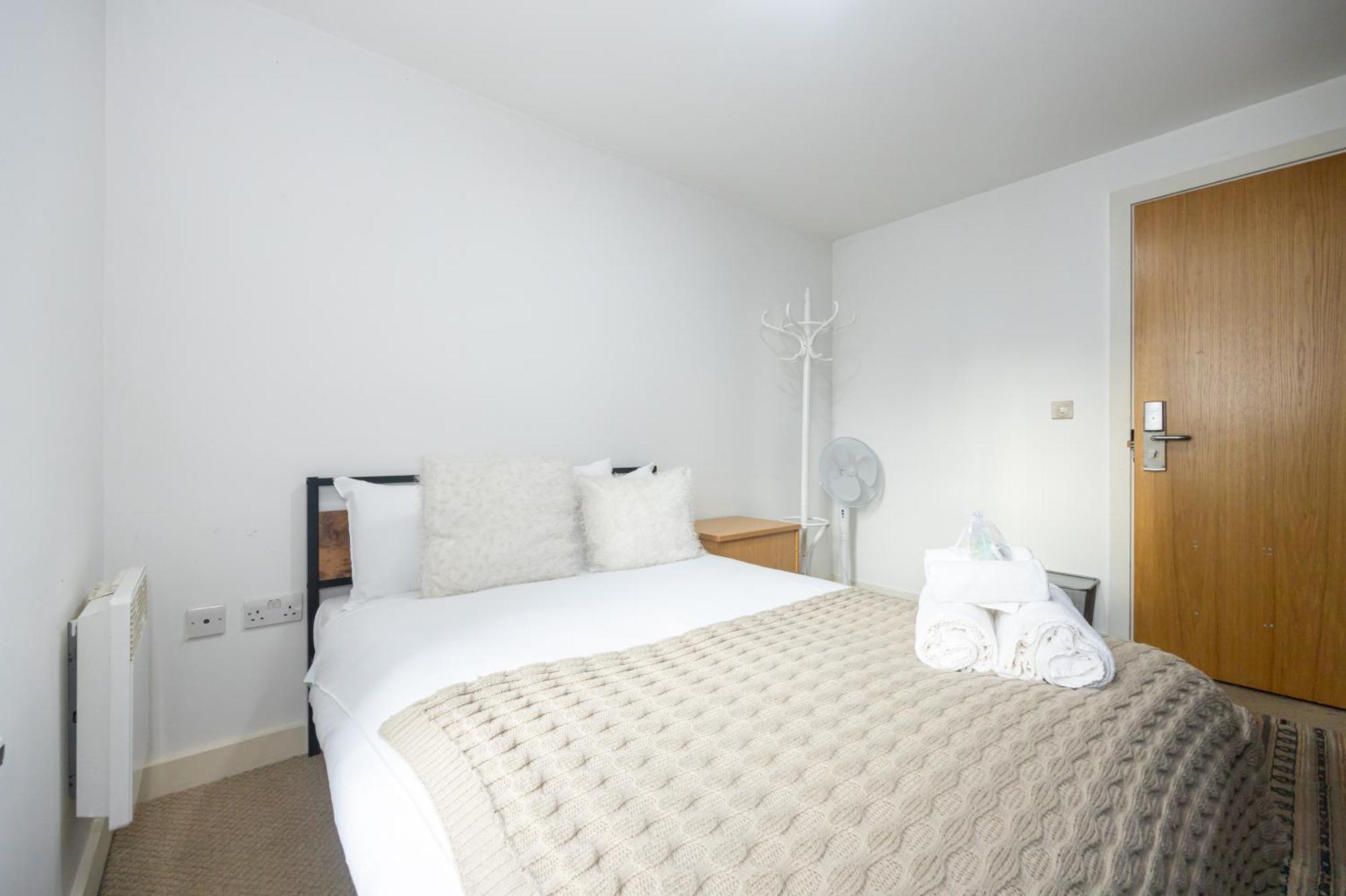 Stylish With Balcony & Views * Manchester