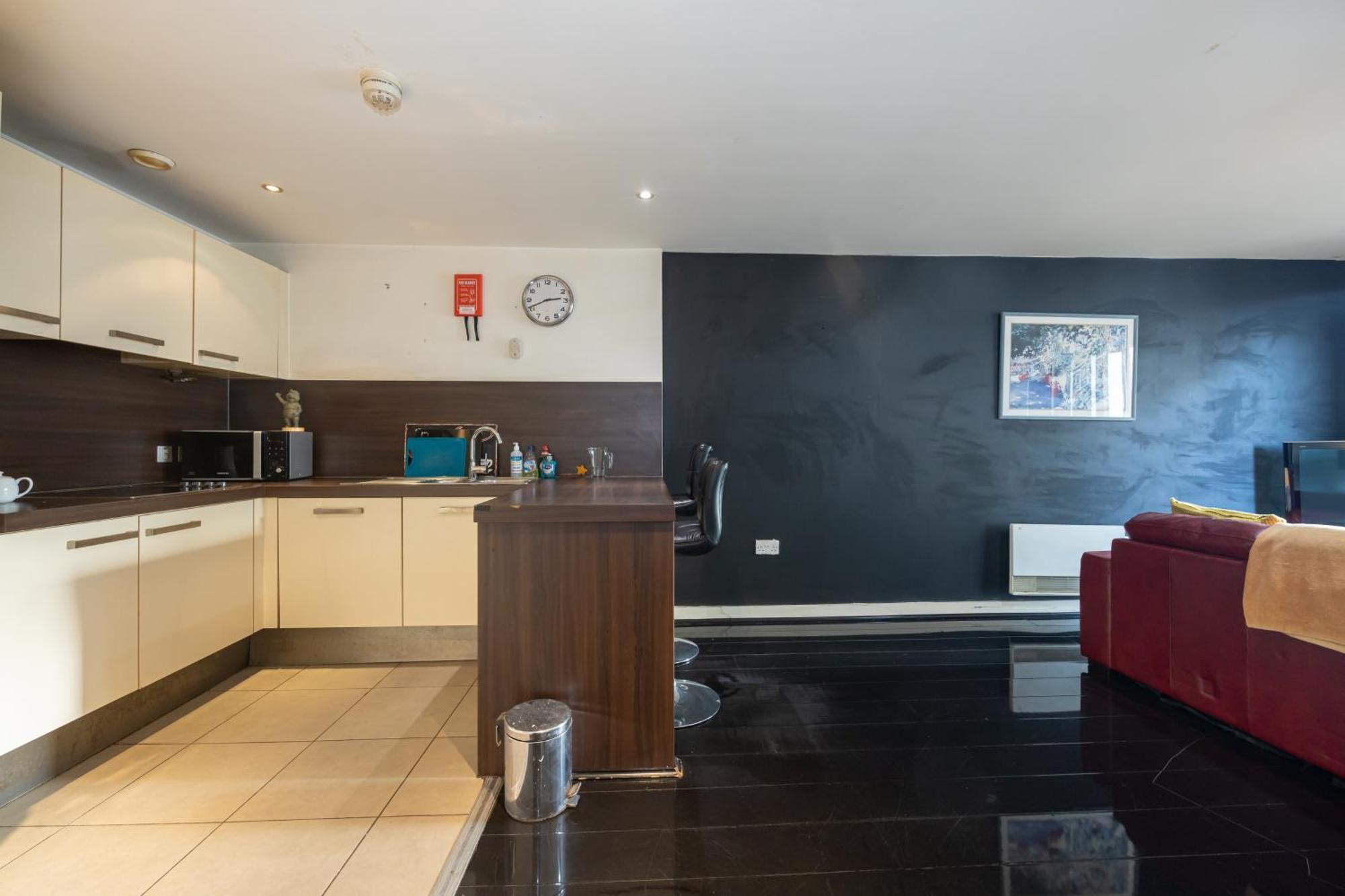 Stylish With Balcony & Views Apartment