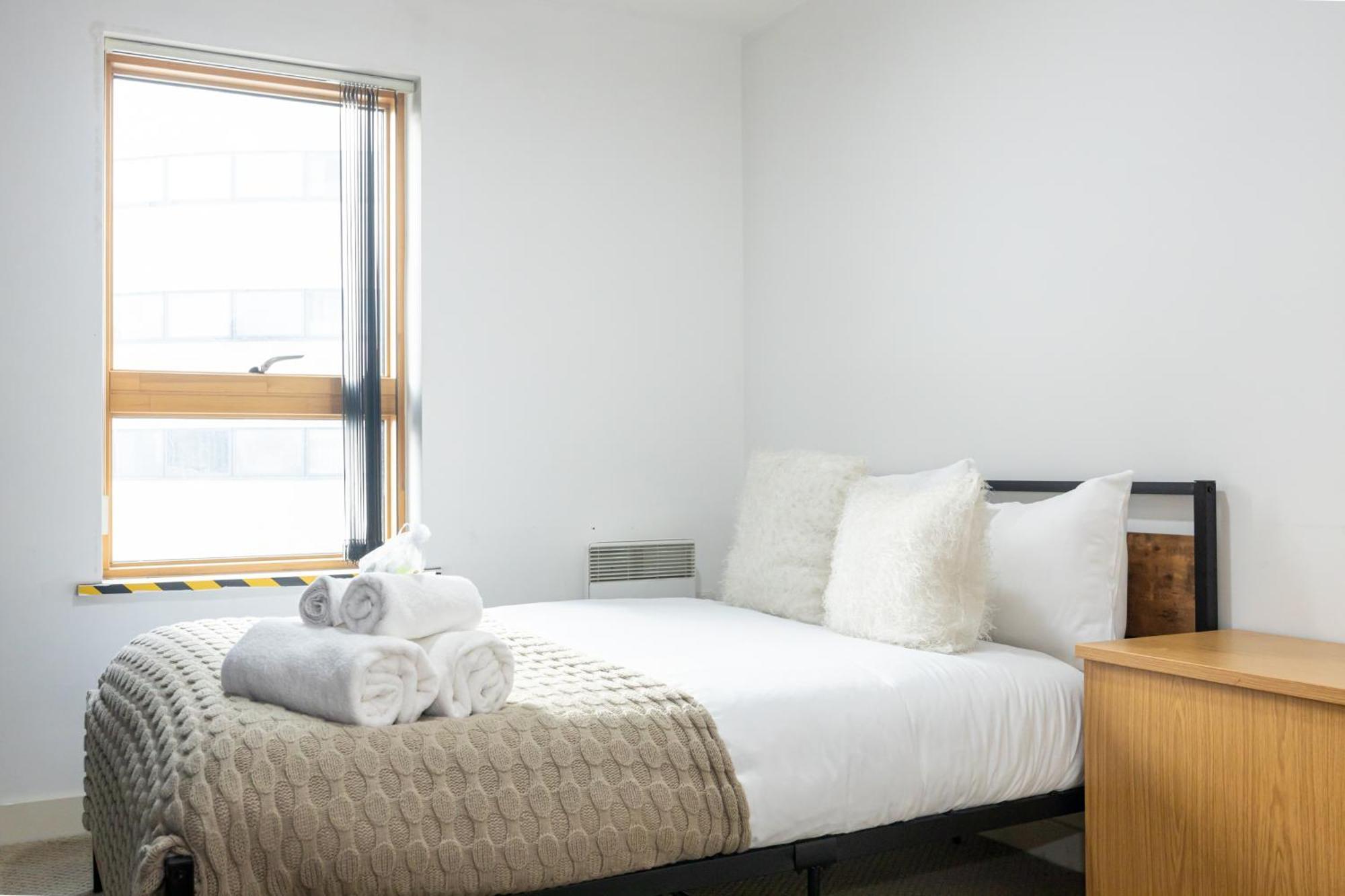 Stylish With Balcony & Views Apartment Manchester