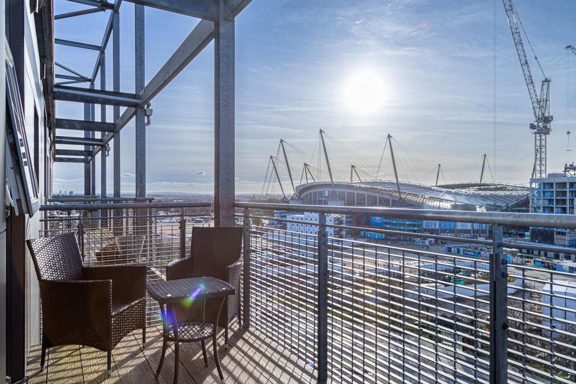 Manchester, Etihad Stadium View , Coop Live, Modern 2 Bed Apartment, Manchester