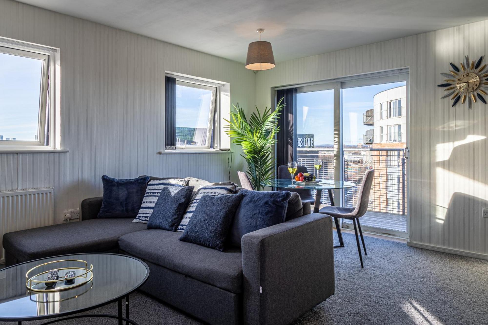 Manchester, Etihad Stadium View , Coop Live, Modern 2 Bed Apartment,