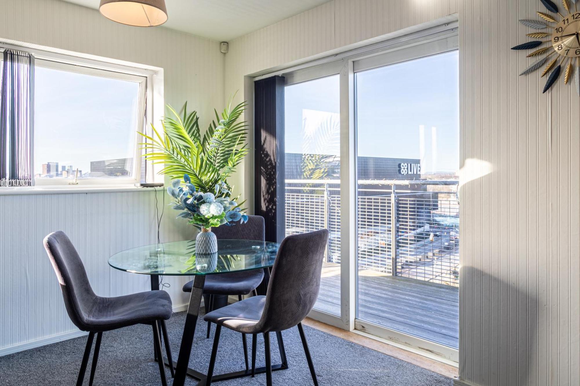 Manchester, Etihad Stadium View , Coop Live, Modern 2 Bed Apartment, Apartment *