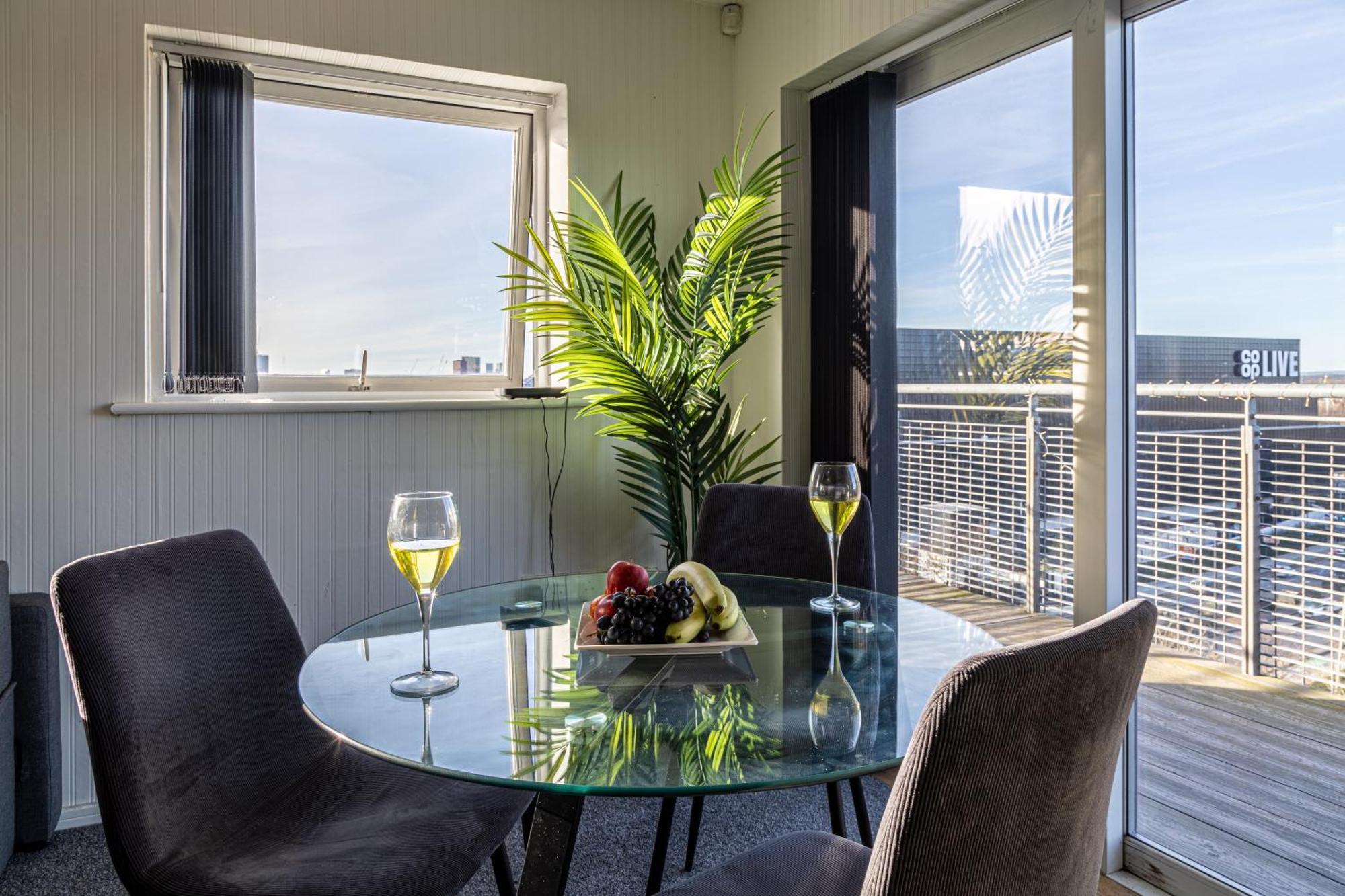 Apartment Manchester, Etihad Stadium View , Coop Live, Modern 2 Bed Apartment, *