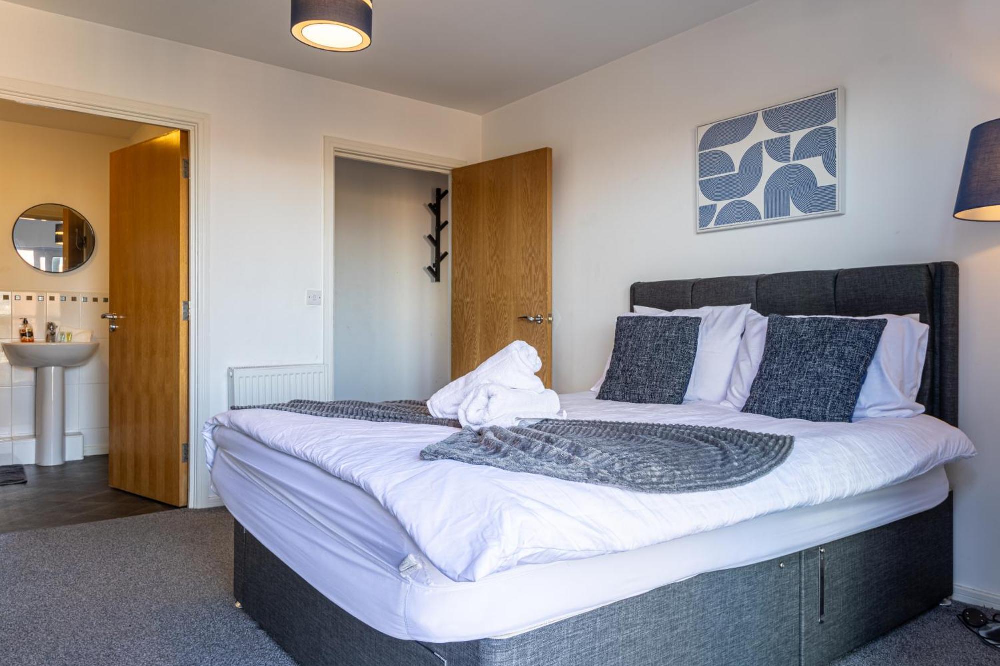 Manchester, Etihad Stadium View , Coop Live, Modern 2 Bed Apartment, *