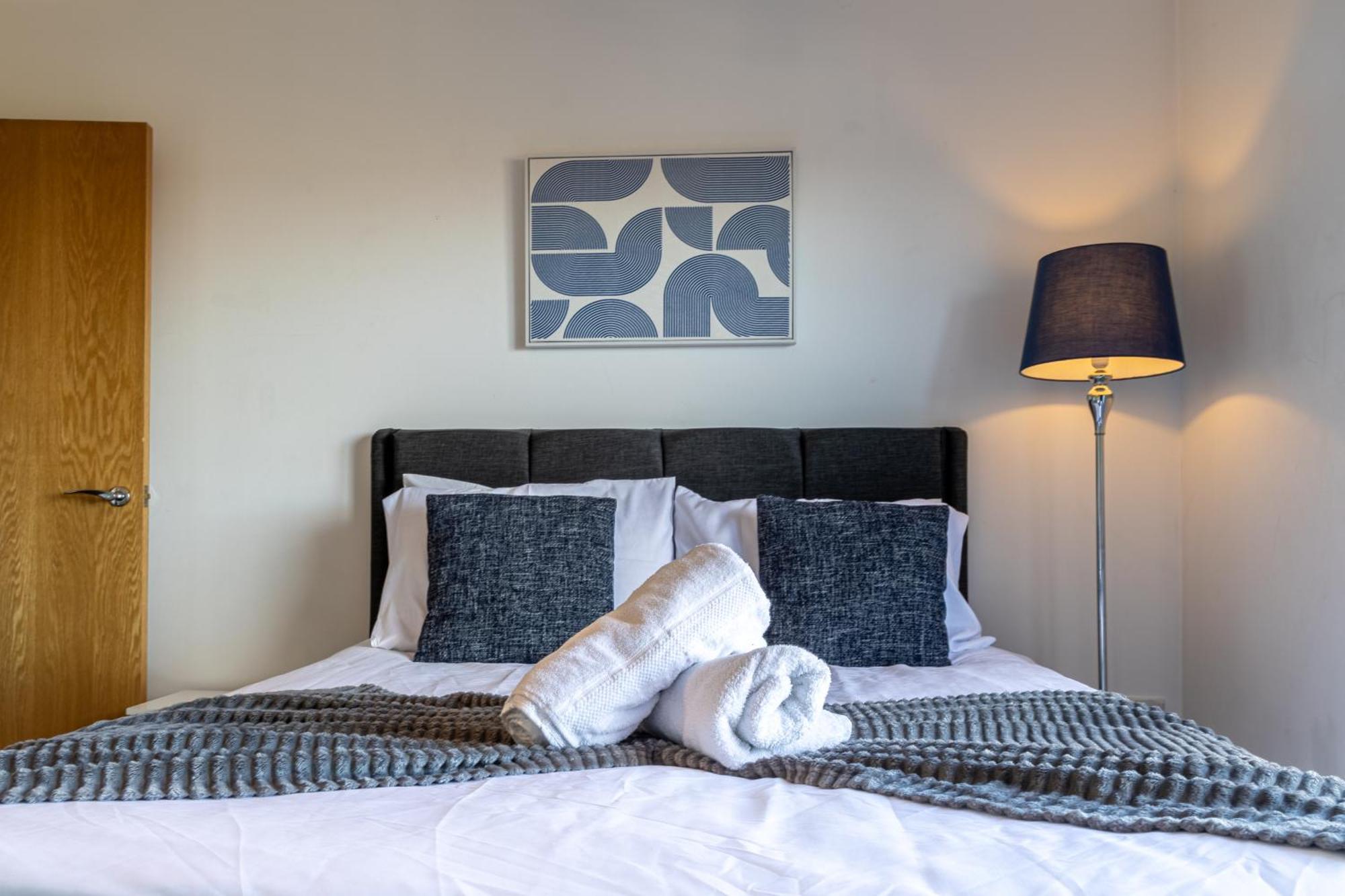 Manchester, Etihad Stadium View , Coop Live, Modern 2 Bed Apartment,