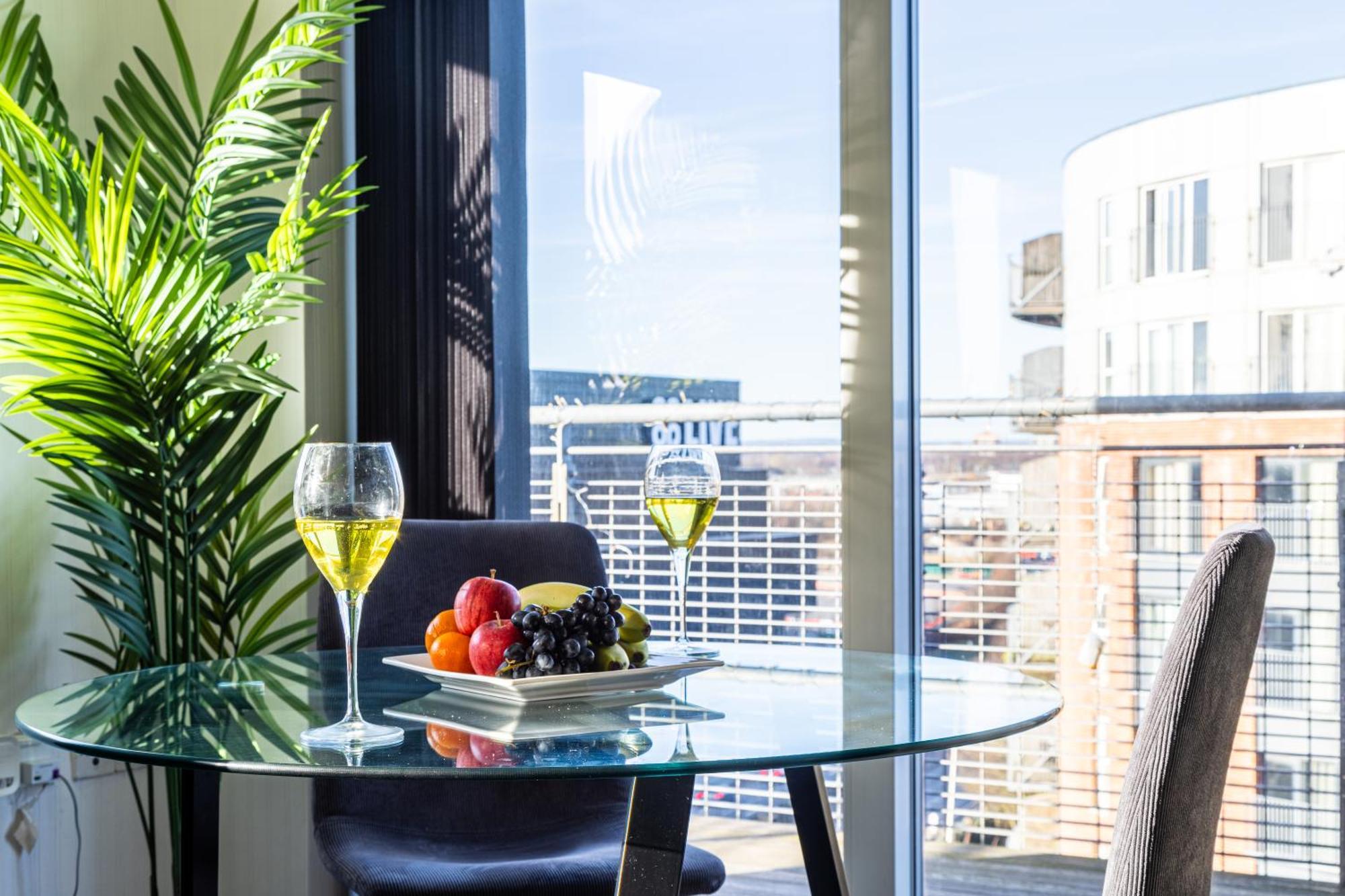 Manchester, Etihad Stadium View , Coop Live, Modern 2 Bed Apartment, Apartment *