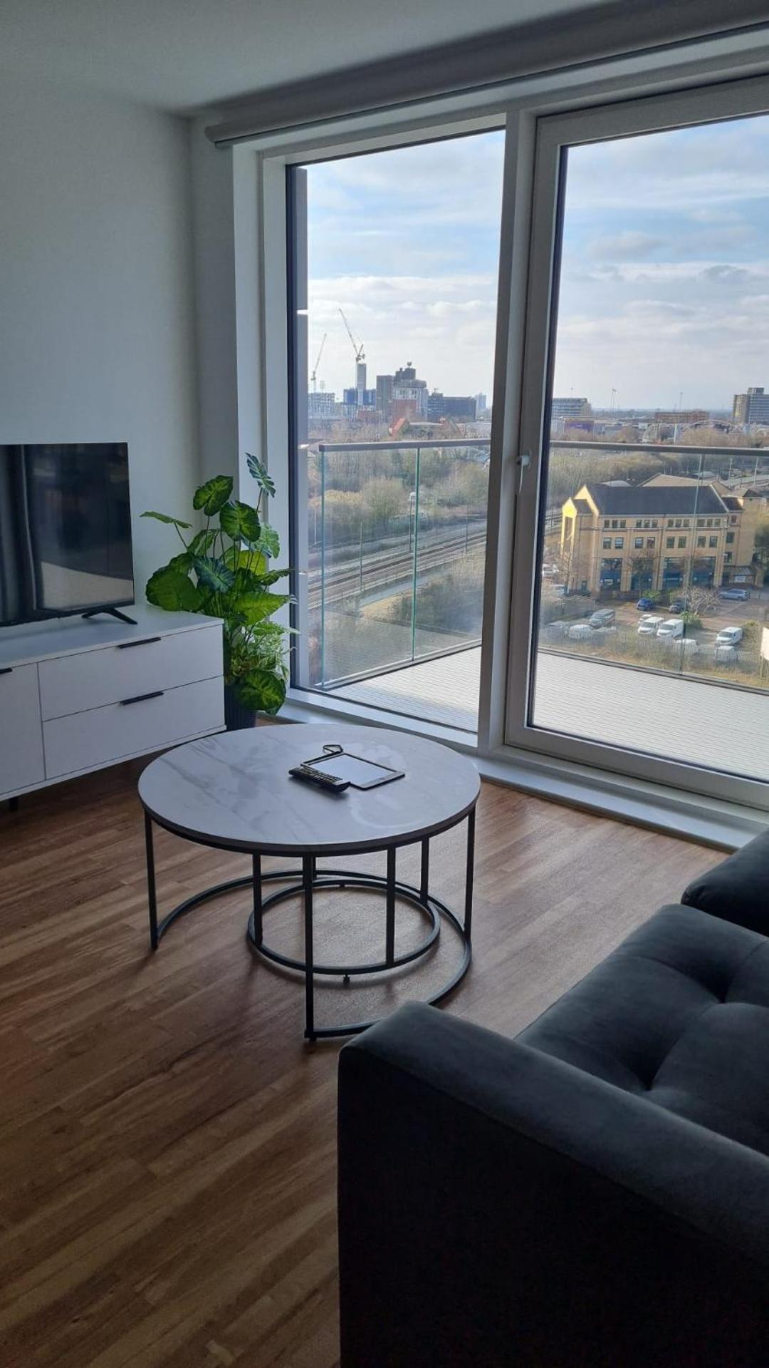 New Penthouse Height Flat, View Balcony, Free Gym & Minimalistic * Manchester