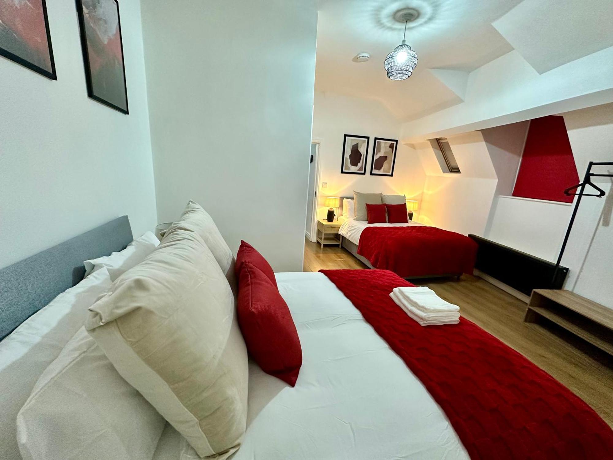 Stylish Old Trafford 2br Apartment, Free Parking, Near Stadium & Centre *