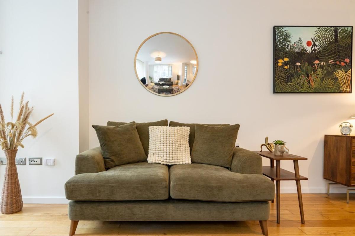 Northern Quarter Luxury 2 Bed With Balcony Manchester