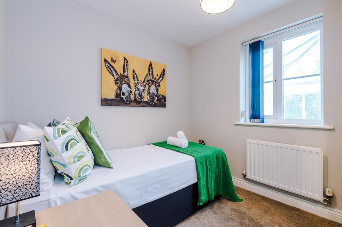 Charming Townhome Retreat, Close To *