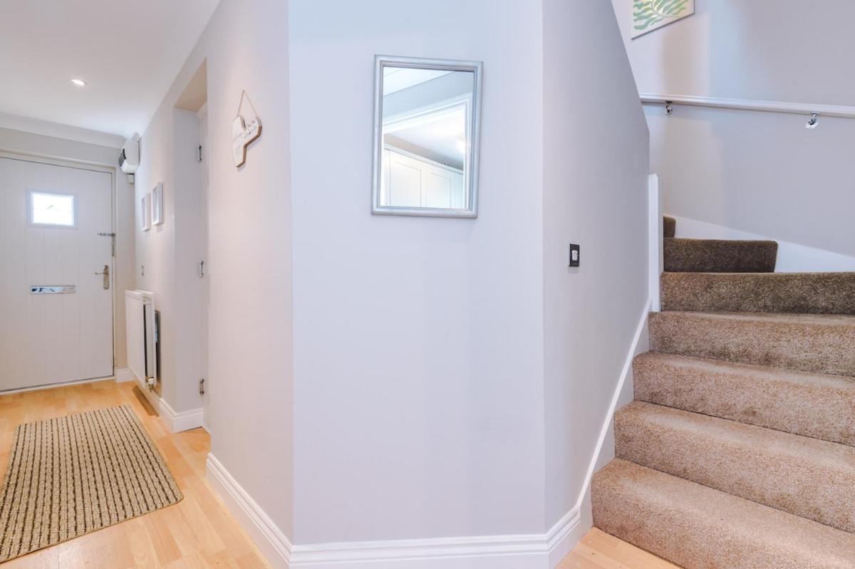 Charming Townhome Retreat, Close To Holiday home
