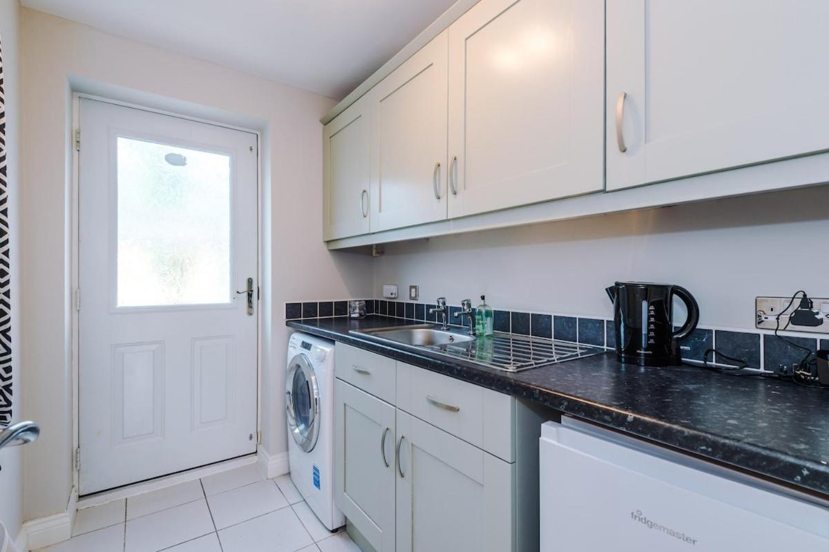 Charming Townhome Retreat, Close To *