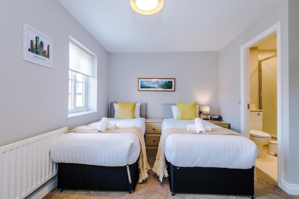 Charming Townhome Retreat, Close To * Manchester