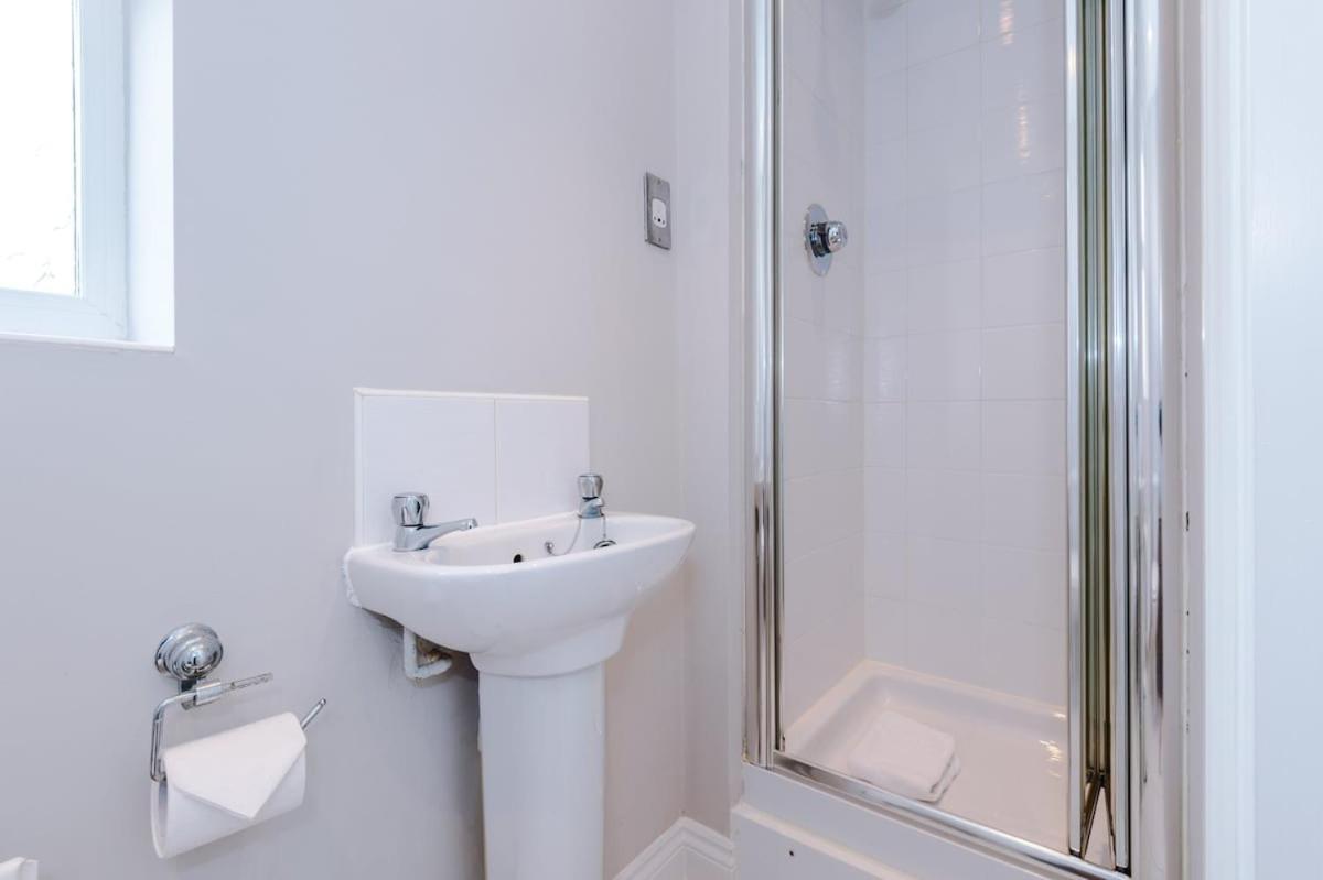 Charming Townhome Retreat, Close To * Manchester