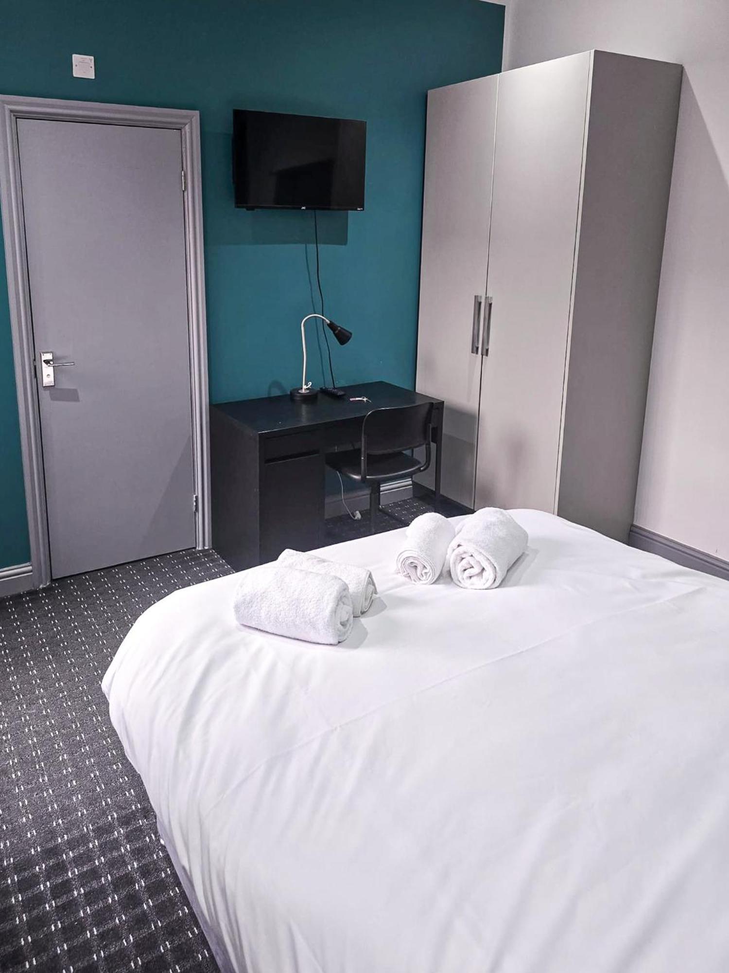 Landcross Co-living - Private Self-cater Manchester