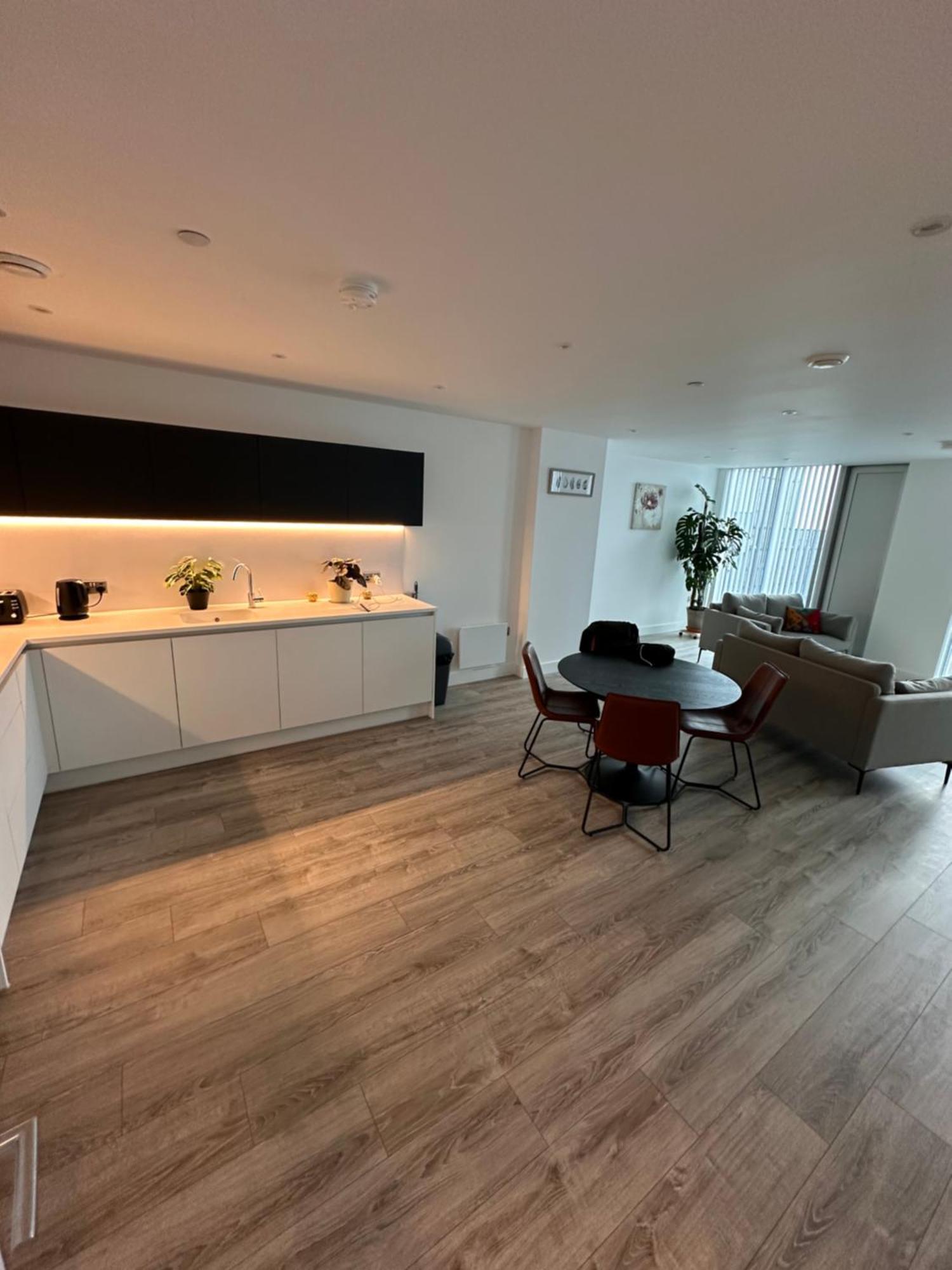 Ahg Luxury Tower Suite - Stunning City Views At Central Manchester