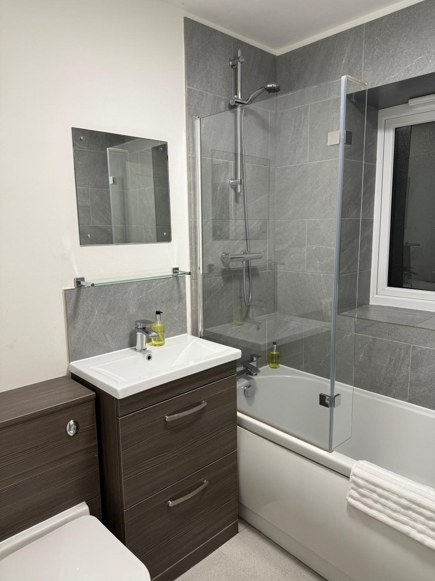 Apartment Unitarian Serviced *