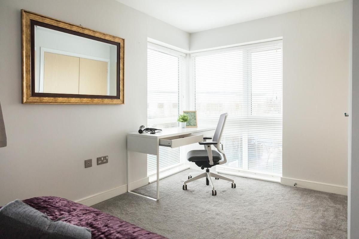 Exquisite 4 Bedroom 2 Bath Parking Etihad Stadium *