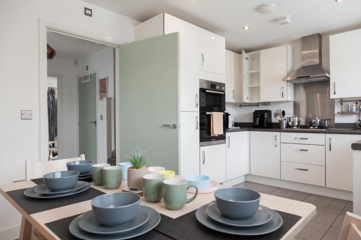 Exquisite 4 Bedroom 2 Bath Parking Etihad Stadium Manchester
