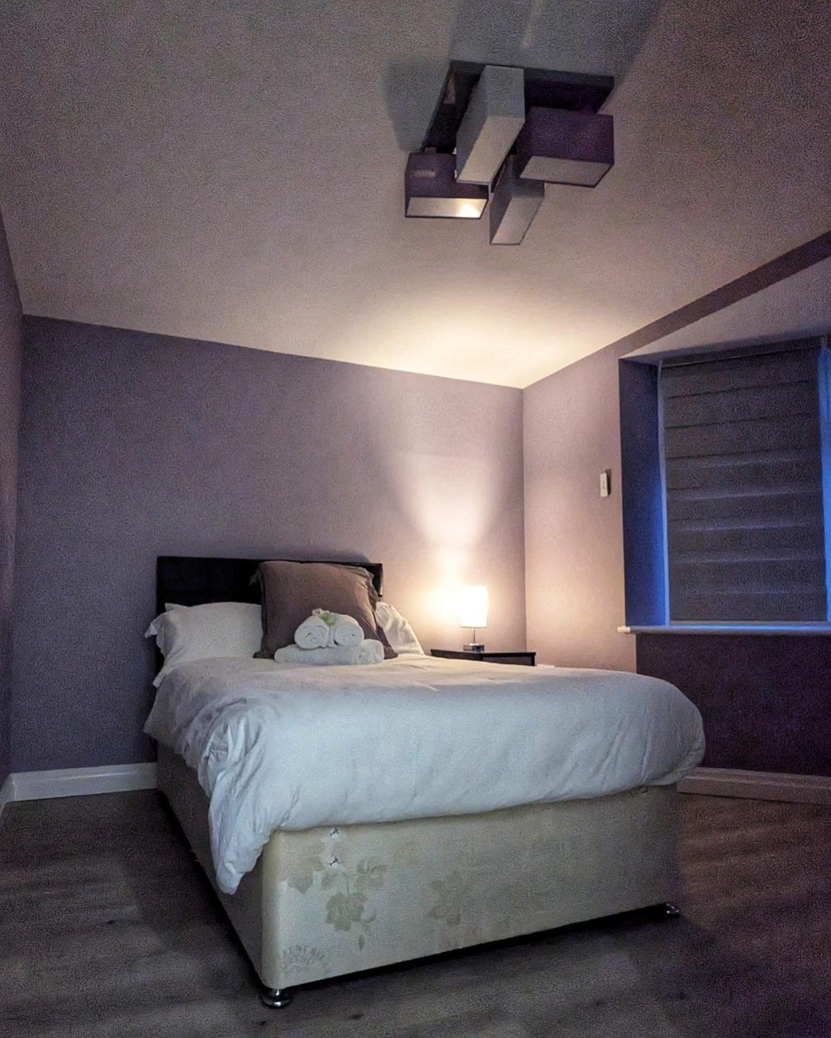 Holiday home Beautiful 5 Bedroom Sleeps 12 People In