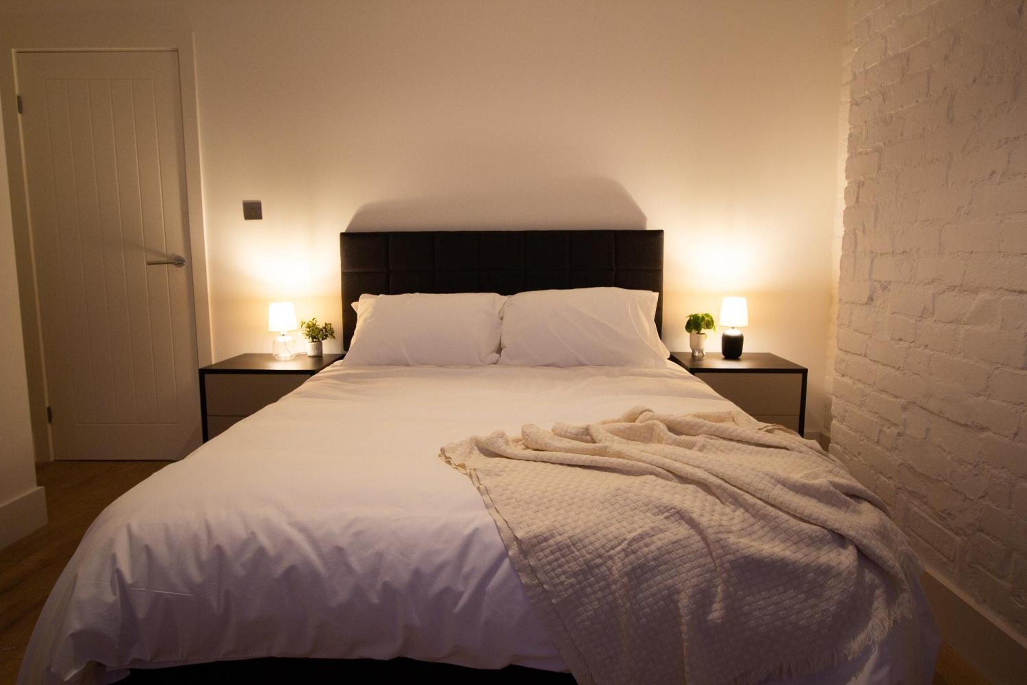 Stylish Cosy 4-bed Home, Sleeps Up To 10 With Large Sofa Bed, Near Royal Infirmary & Universities, Free Parking & Ultra-fast Wifi Holiday home