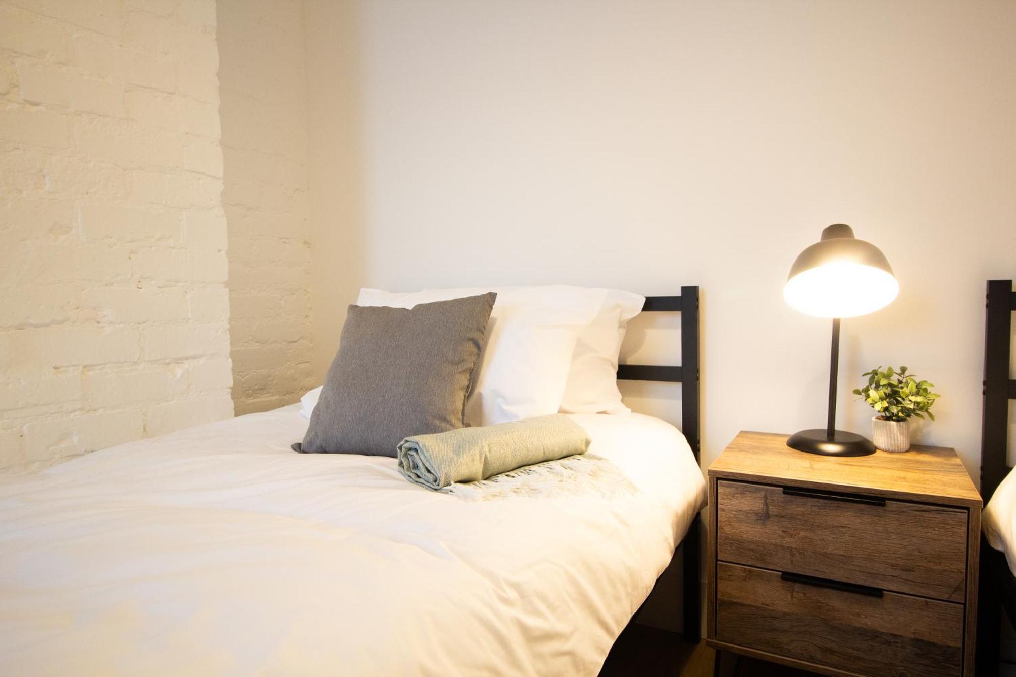 Stylish Cosy 4-bed Home, Sleeps Up To 10 With Large Sofa Bed, Near Royal Infirmary & Universities, Free Parking & Ultra-fast Wifi *