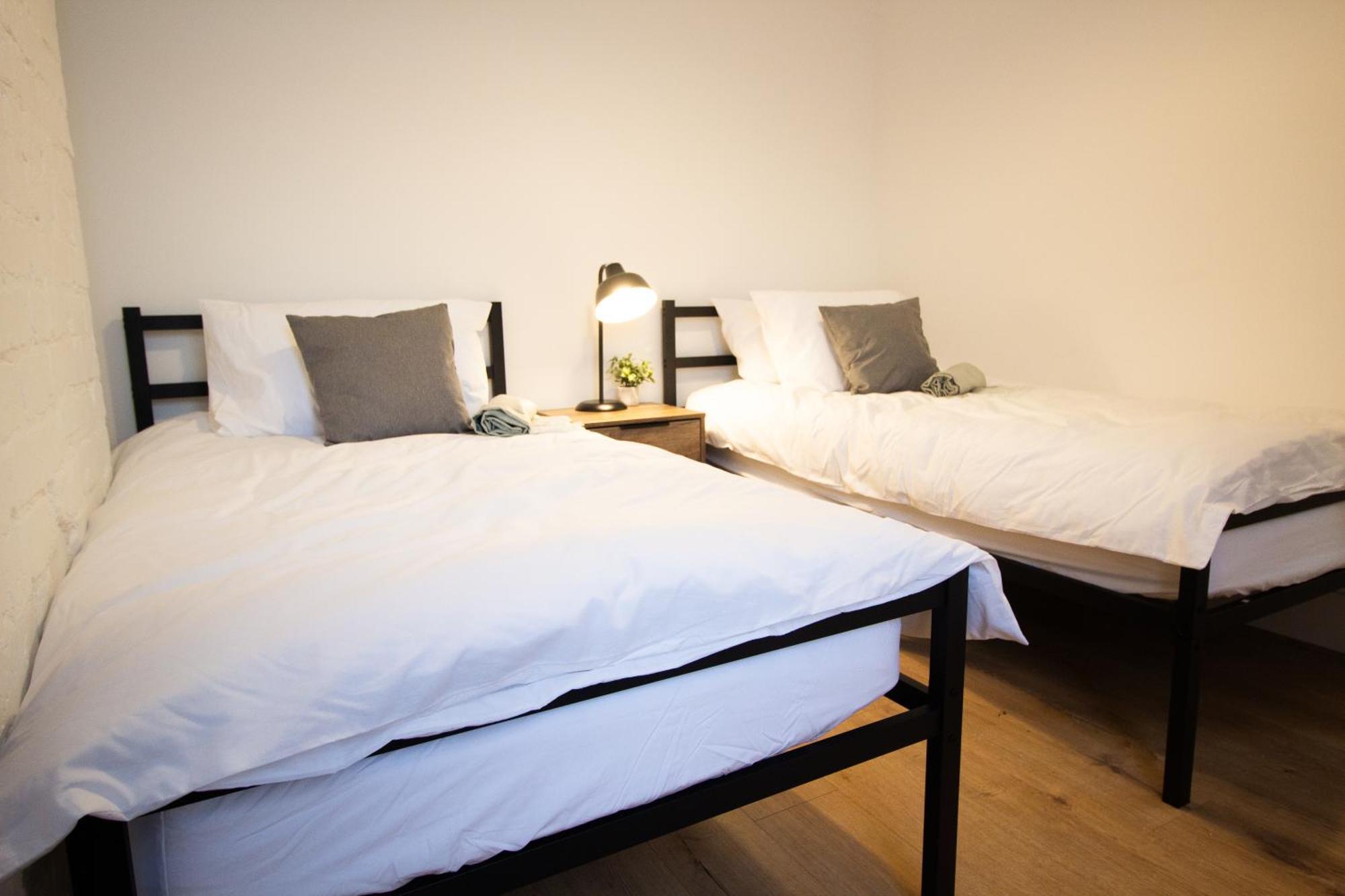 Stylish Cosy 4-bed Home, Sleeps Up To 10 With Large Sofa Bed, Near Royal Infirmary & Universities, Free Parking & Ultra-fast Wifi Manchester