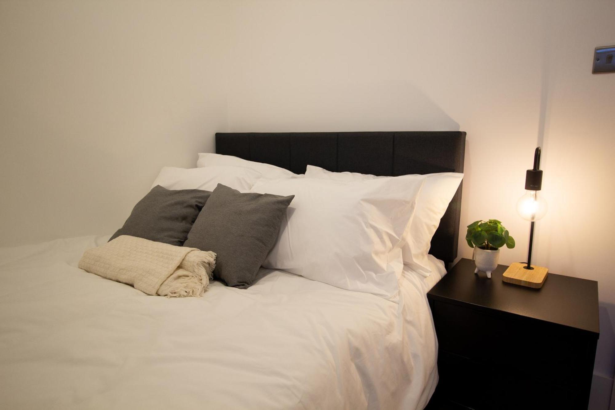 Stylish Cosy 4-bed Home, Sleeps Up To 10 With Large Sofa Bed, Near Royal Infirmary & Universities, Free Parking & Ultra-fast Wifi Manchester