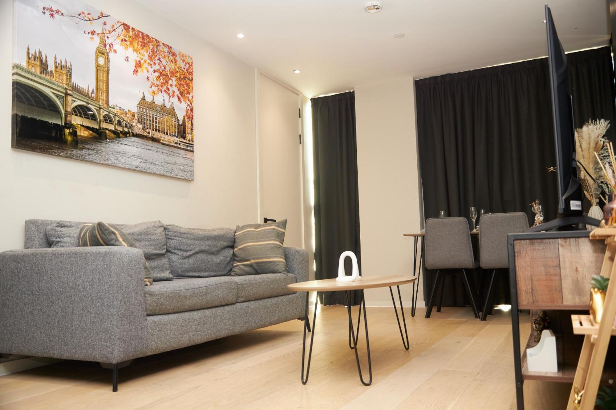 Luxury 2 Bed With Balcony Apartment Manchester
