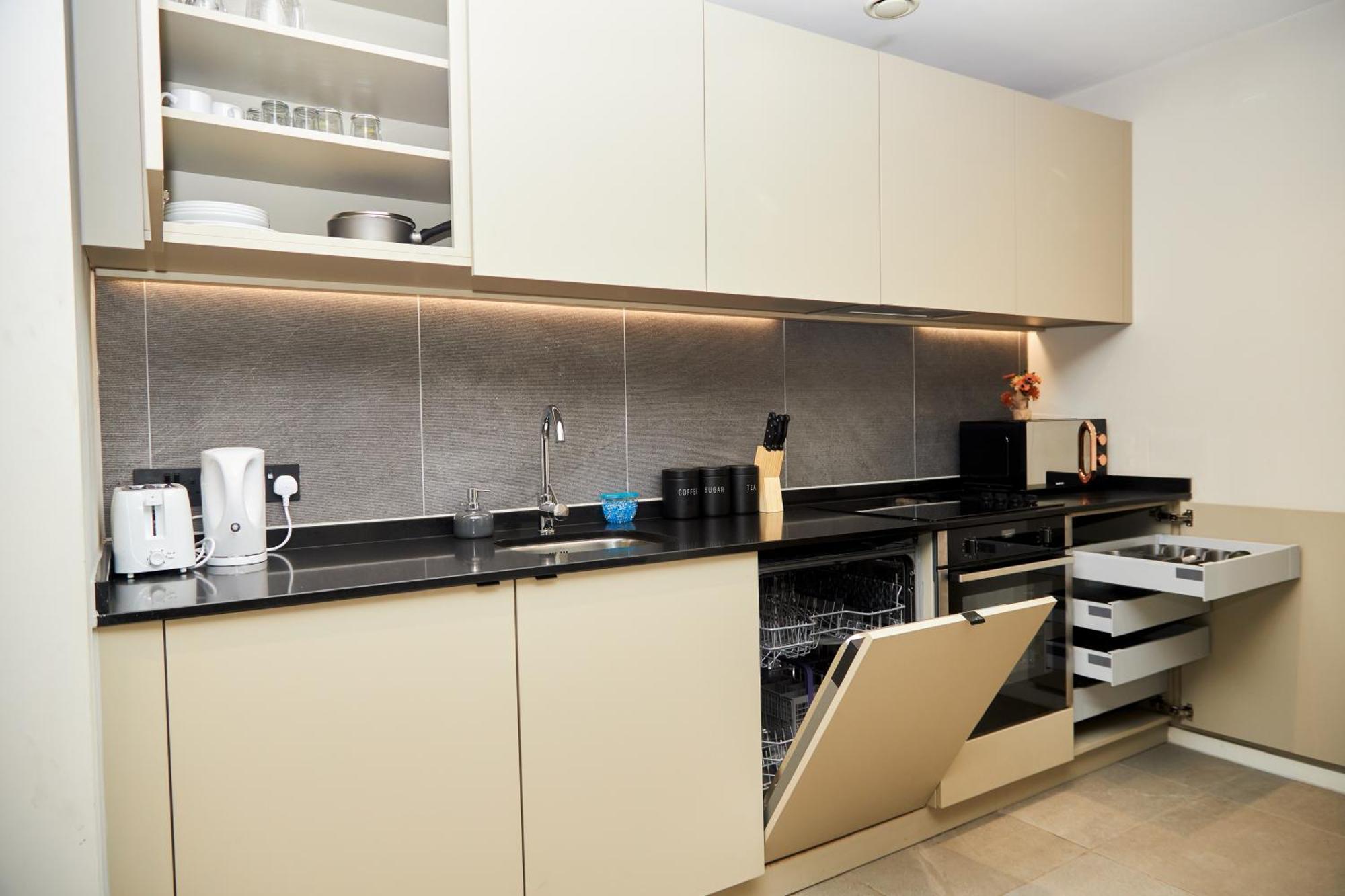 Apartment Luxury 2 Bed With Balcony *