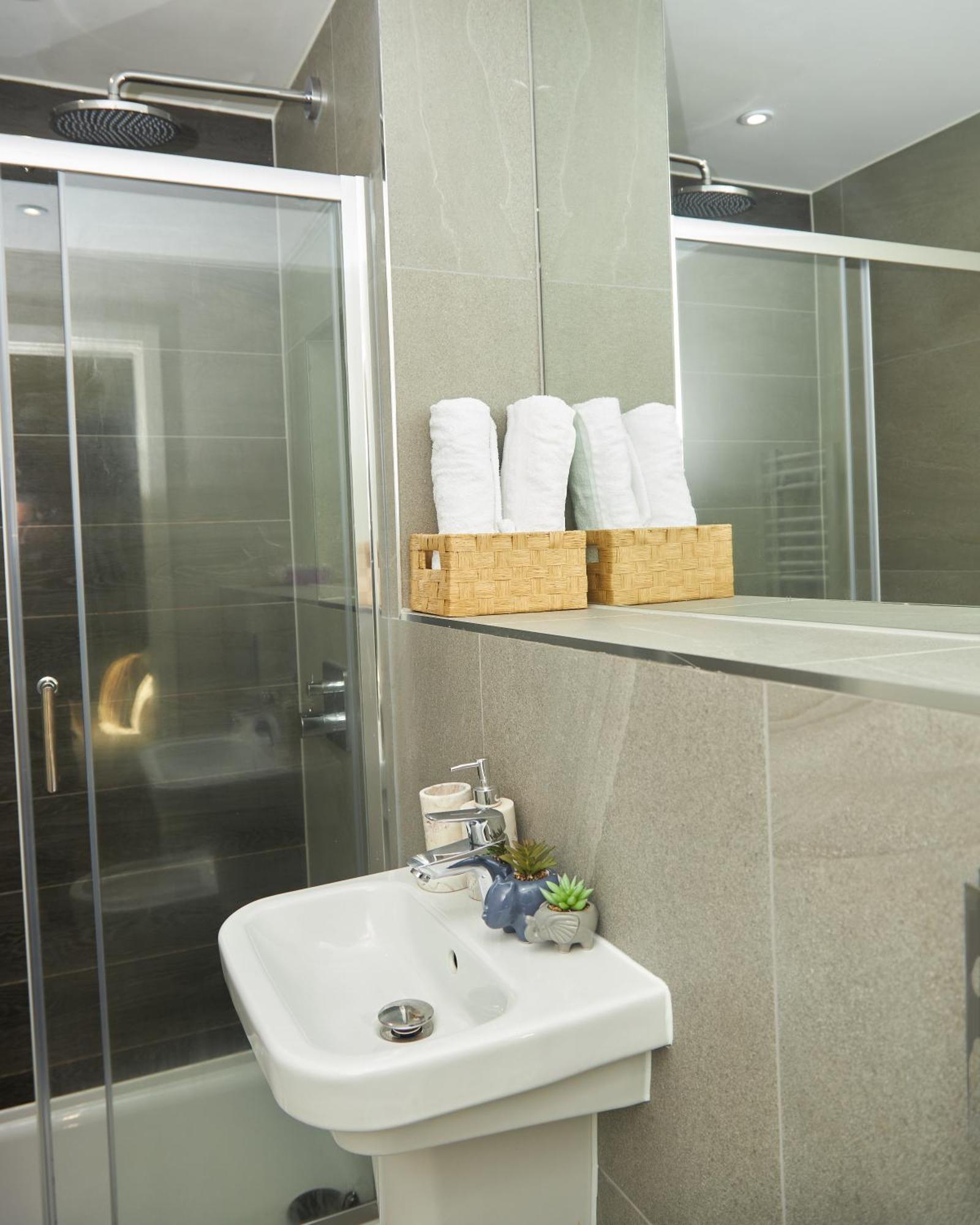Apartment Luxury 2 Bed With Balcony