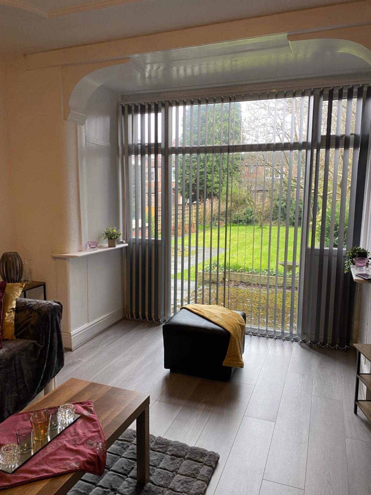 Beautiful Spacious - Private Parking - Large Garden - Great Location Holiday home Manchester
