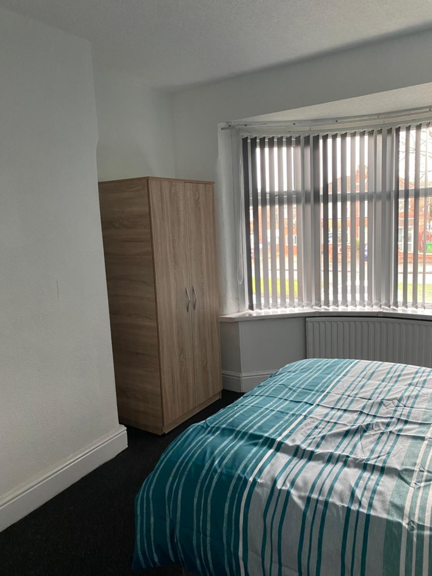 Holiday home Beautiful Spacious - Private Parking - Large Garden - Great Location Manchester