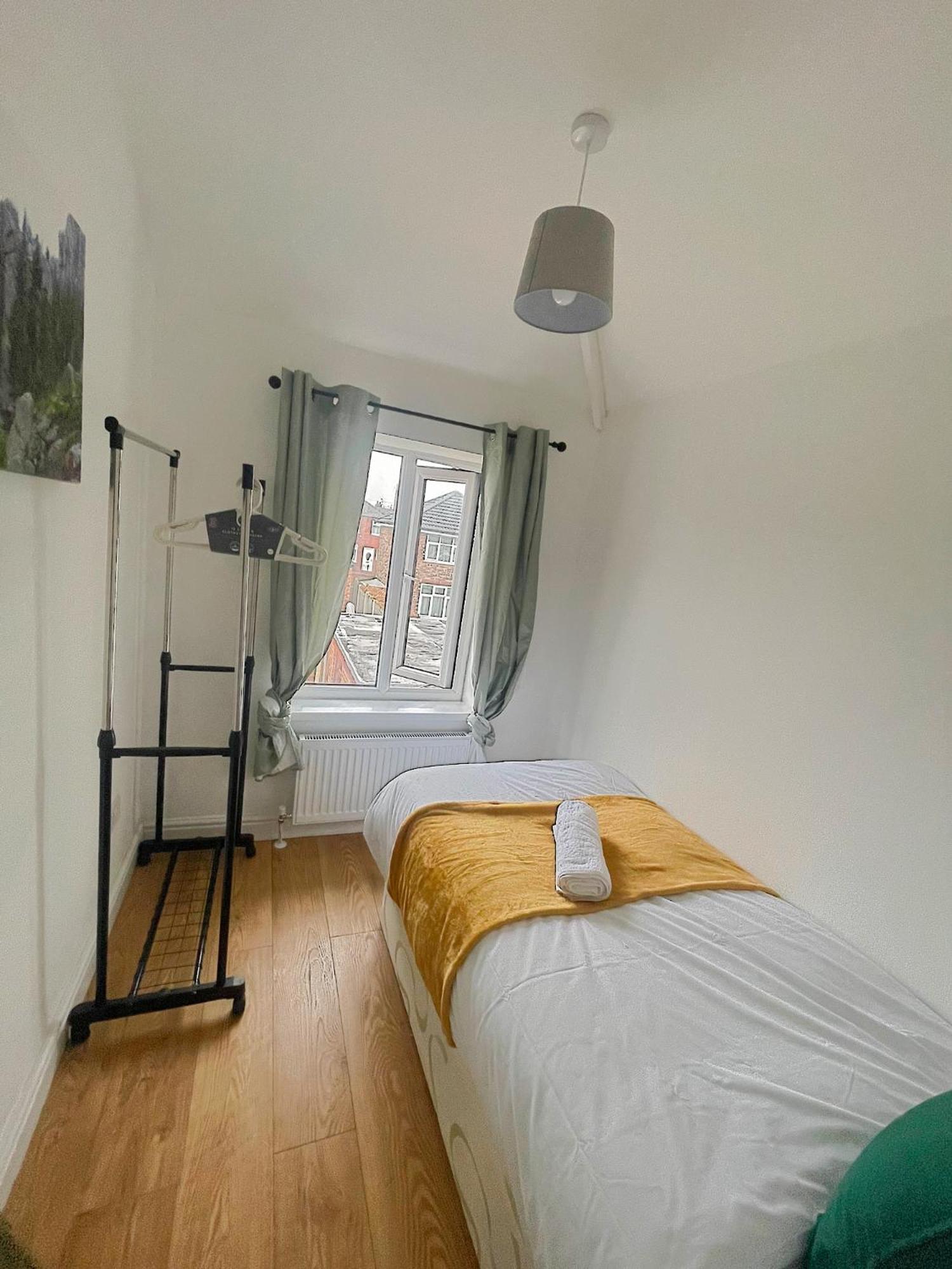 Apartment Betahouse -3br -pool Table -free Parking -spacious Manchester
