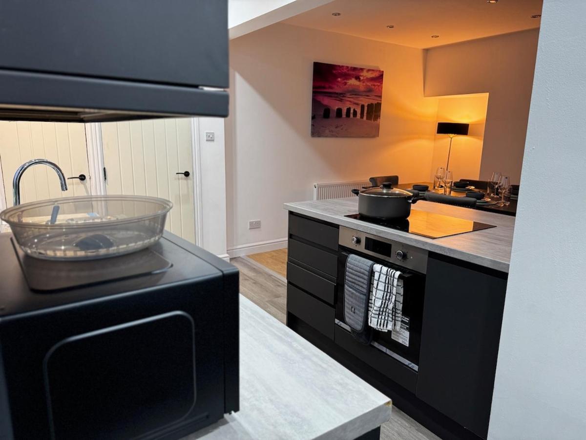 Betahouse -3br -pool Table -free Parking -spacious Manchester