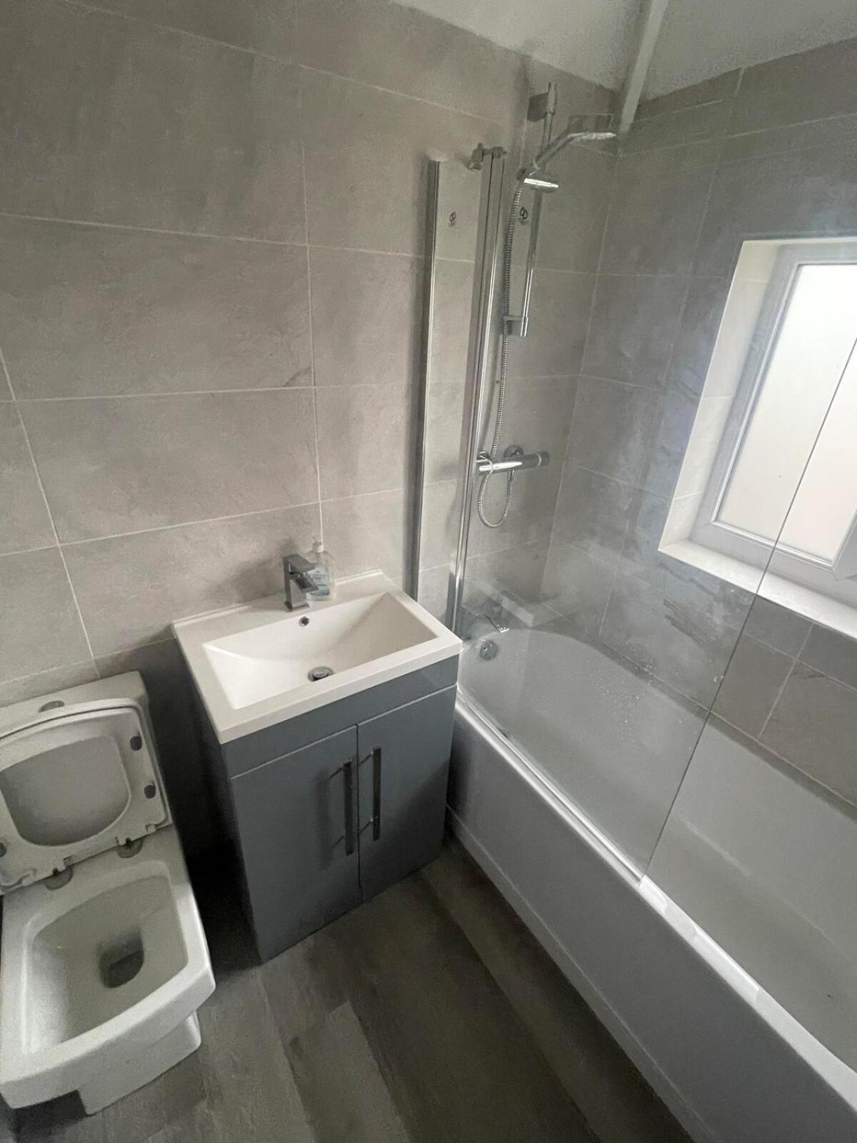 Betahouse -3br -pool Table -free Parking -spacious Apartment Manchester