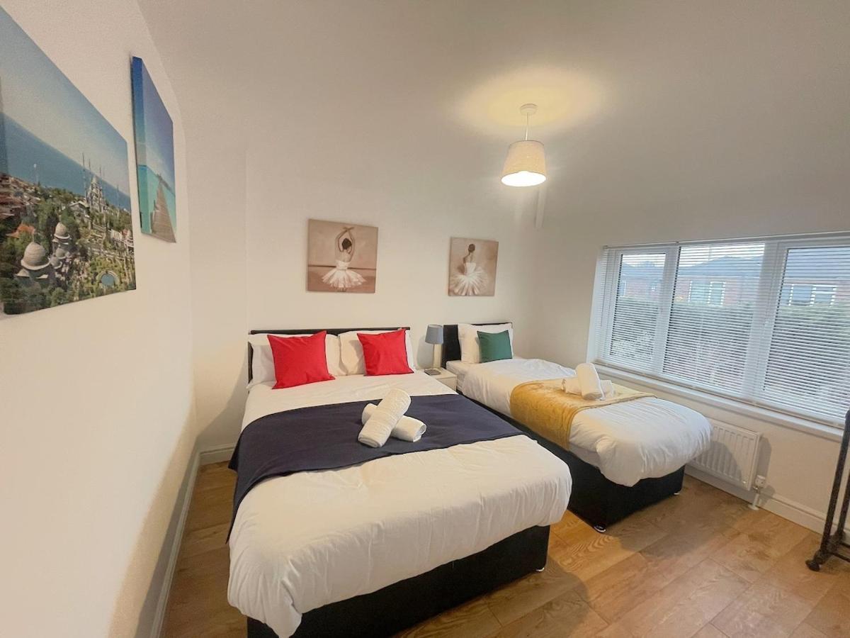 Betahouse -3br -pool Table -free Parking -spacious * Manchester