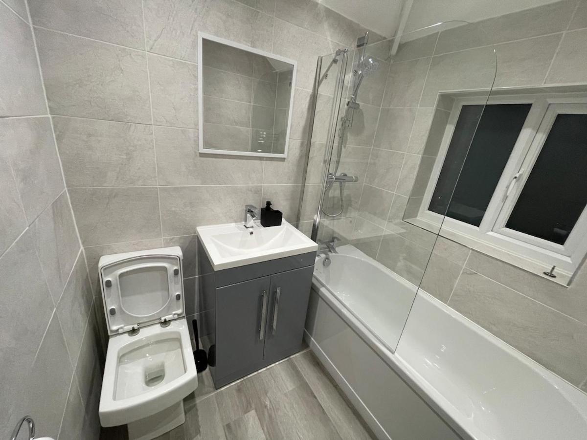 Betahouse -3br -pool Table -free Parking -spacious Apartment