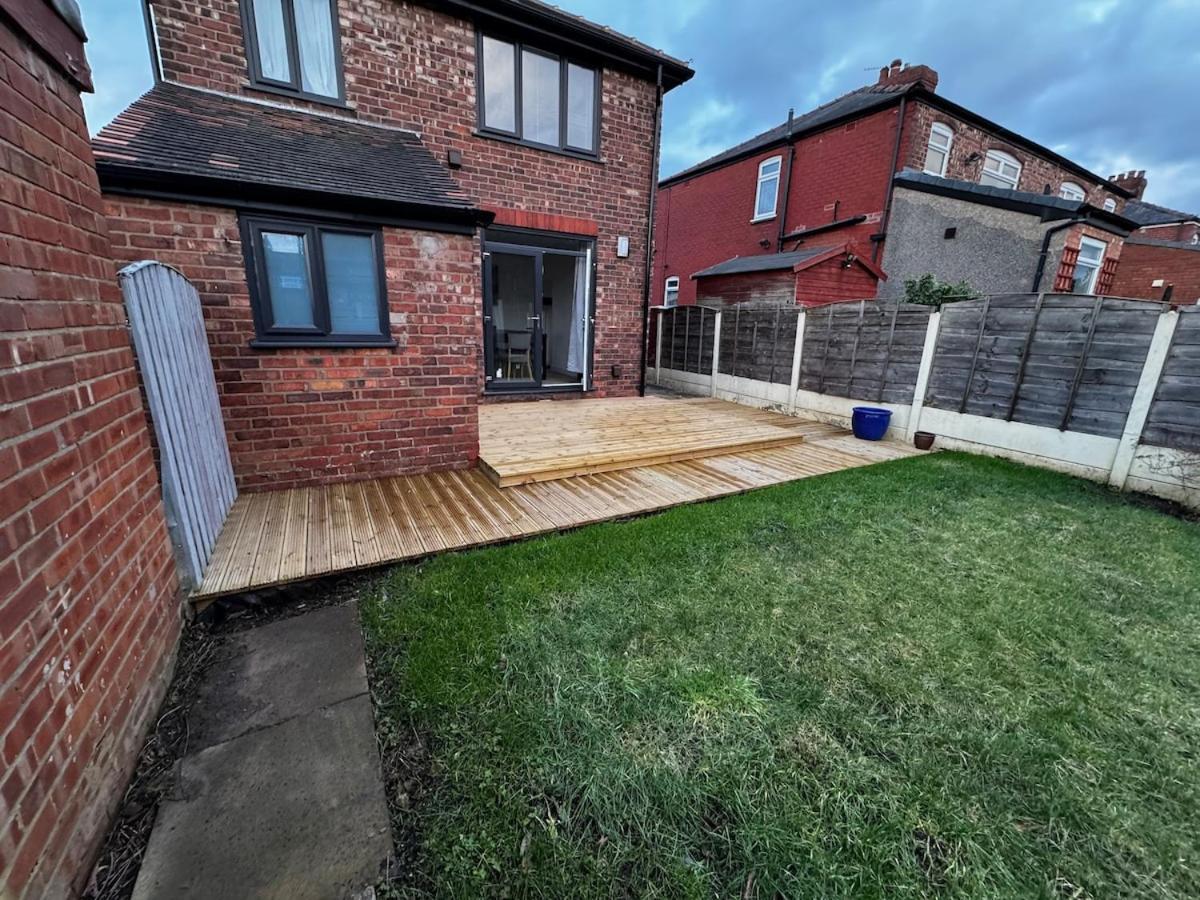 Betahouse -3br -pool Table -free Parking -spacious * Manchester