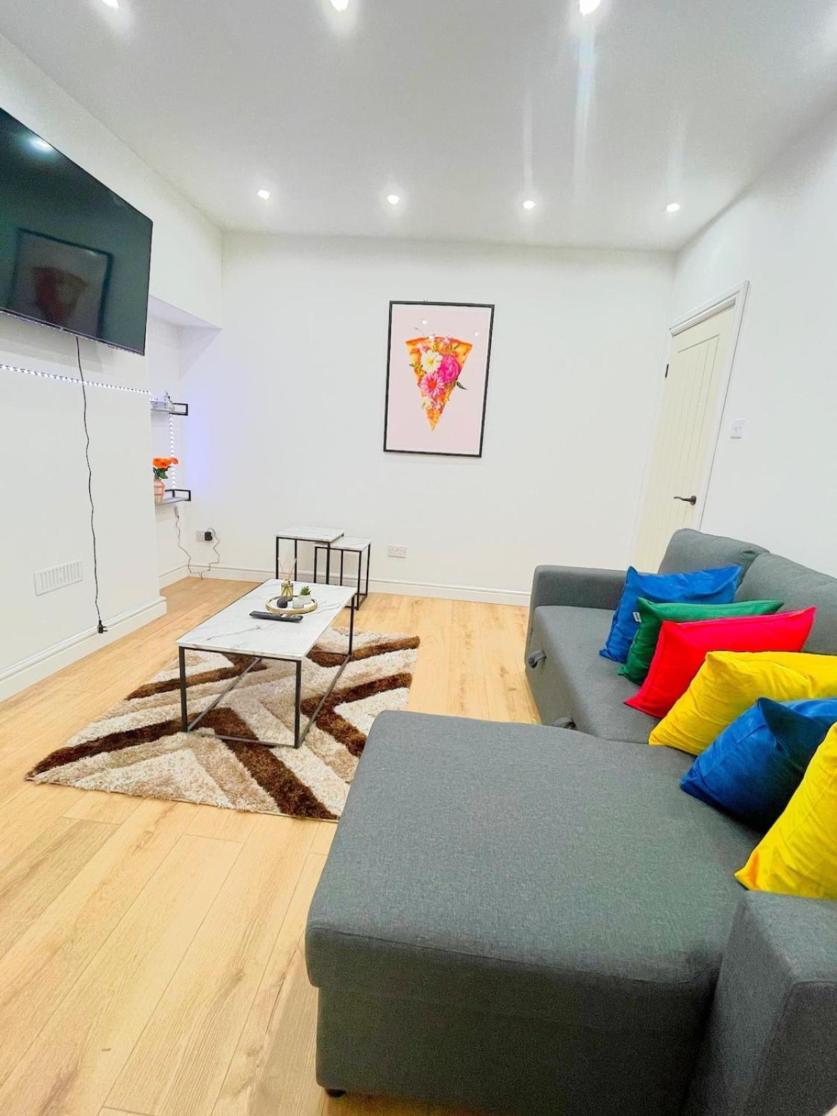 Betahouse -3br -pool Table -free Parking -spacious Apartment *