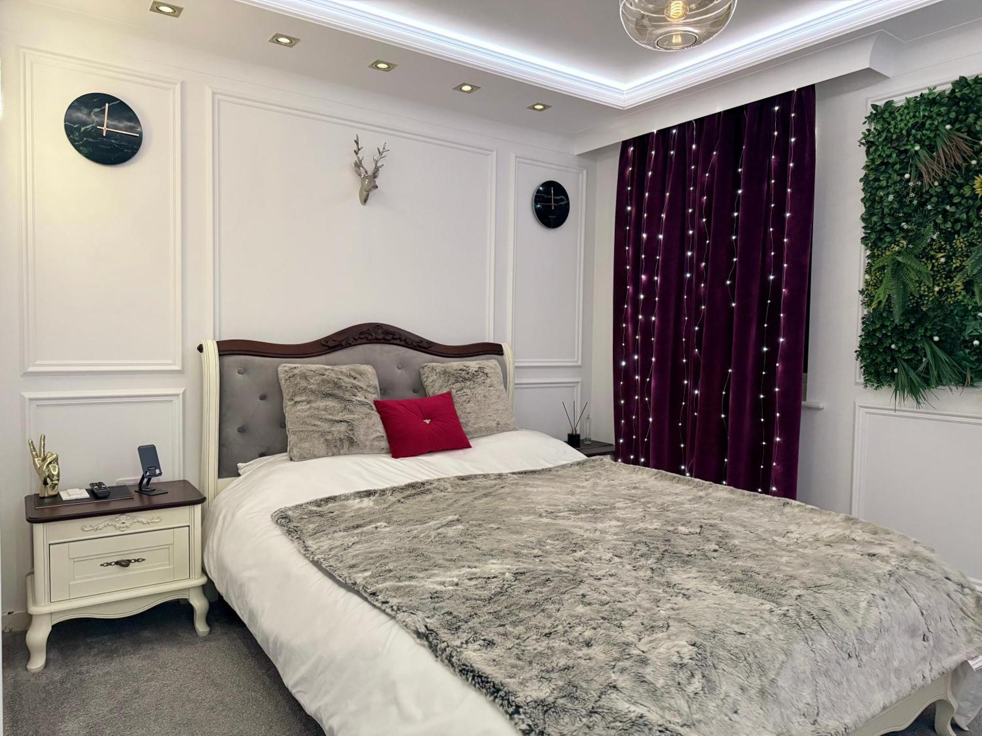 Homestay Private Bedroom In Unique Luxury House, Salford, Manchester