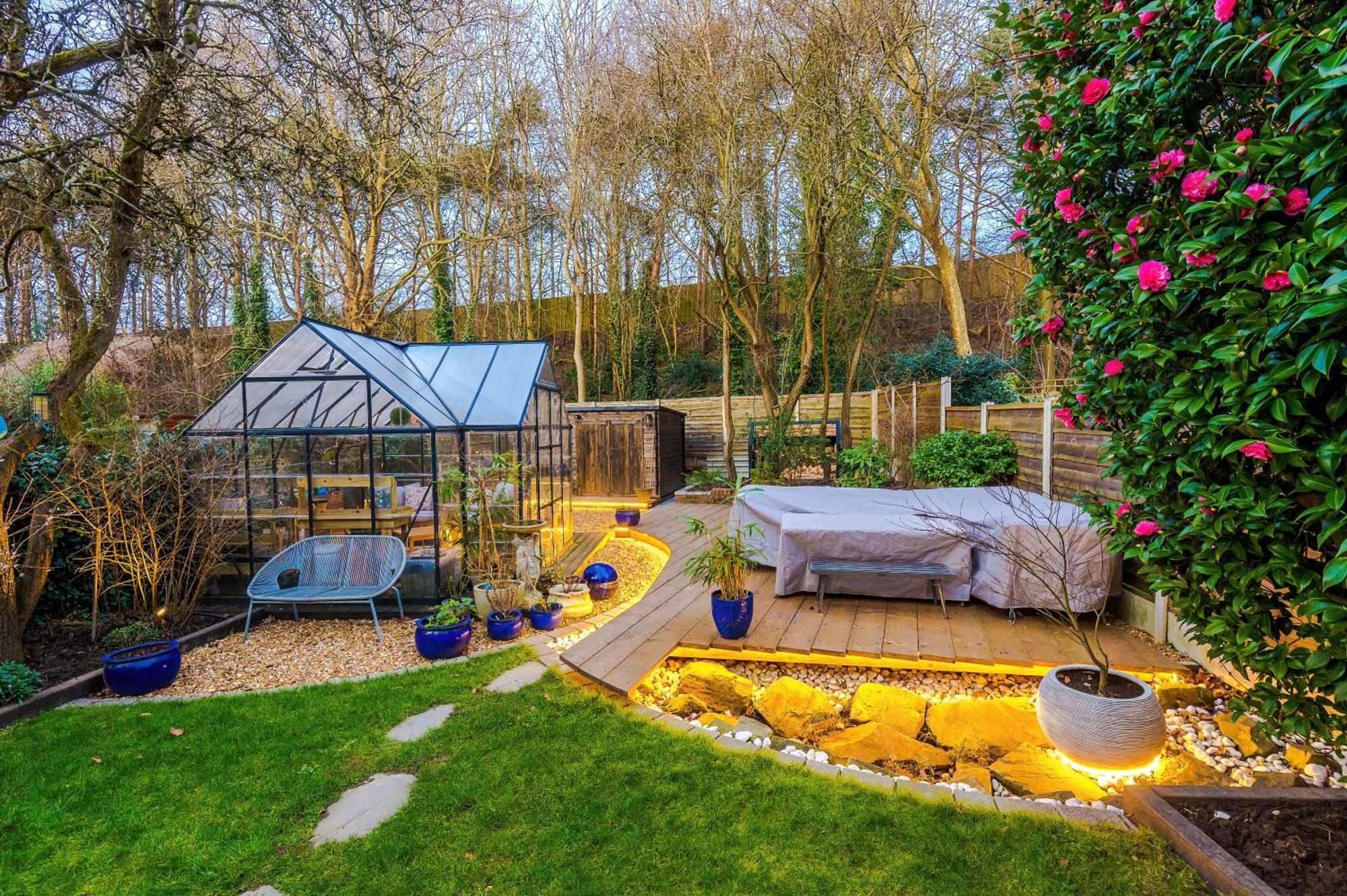 Holiday home Unique In Northenden Urban Oasis Sleeps 8 *
