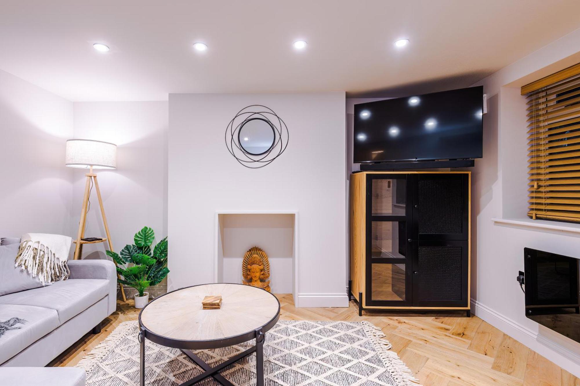 Holiday home Unique In Northenden Urban Oasis Sleeps 8 *