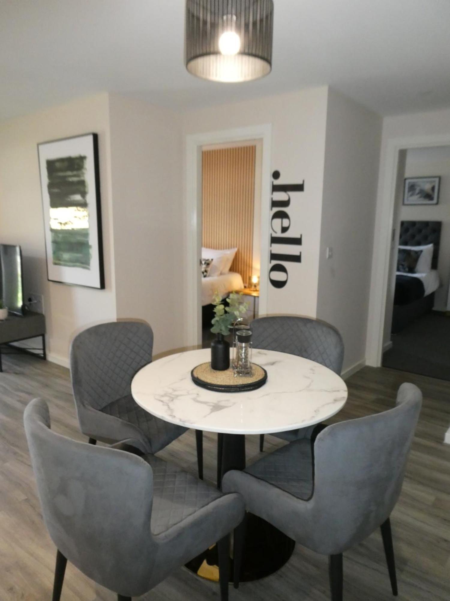 2 Bed 2 Bath Close To Ctre Sleeps 5 -free Parking Apartment