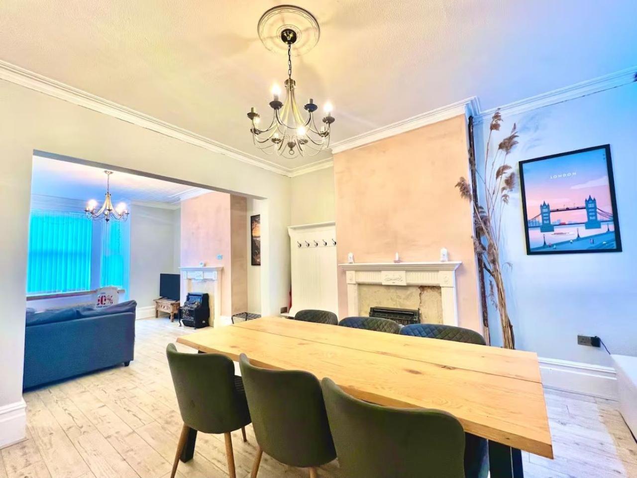 Holiday home Coop Arena, Etihad & Center! Spacious! Luxurious Entire Home, Sleep 4