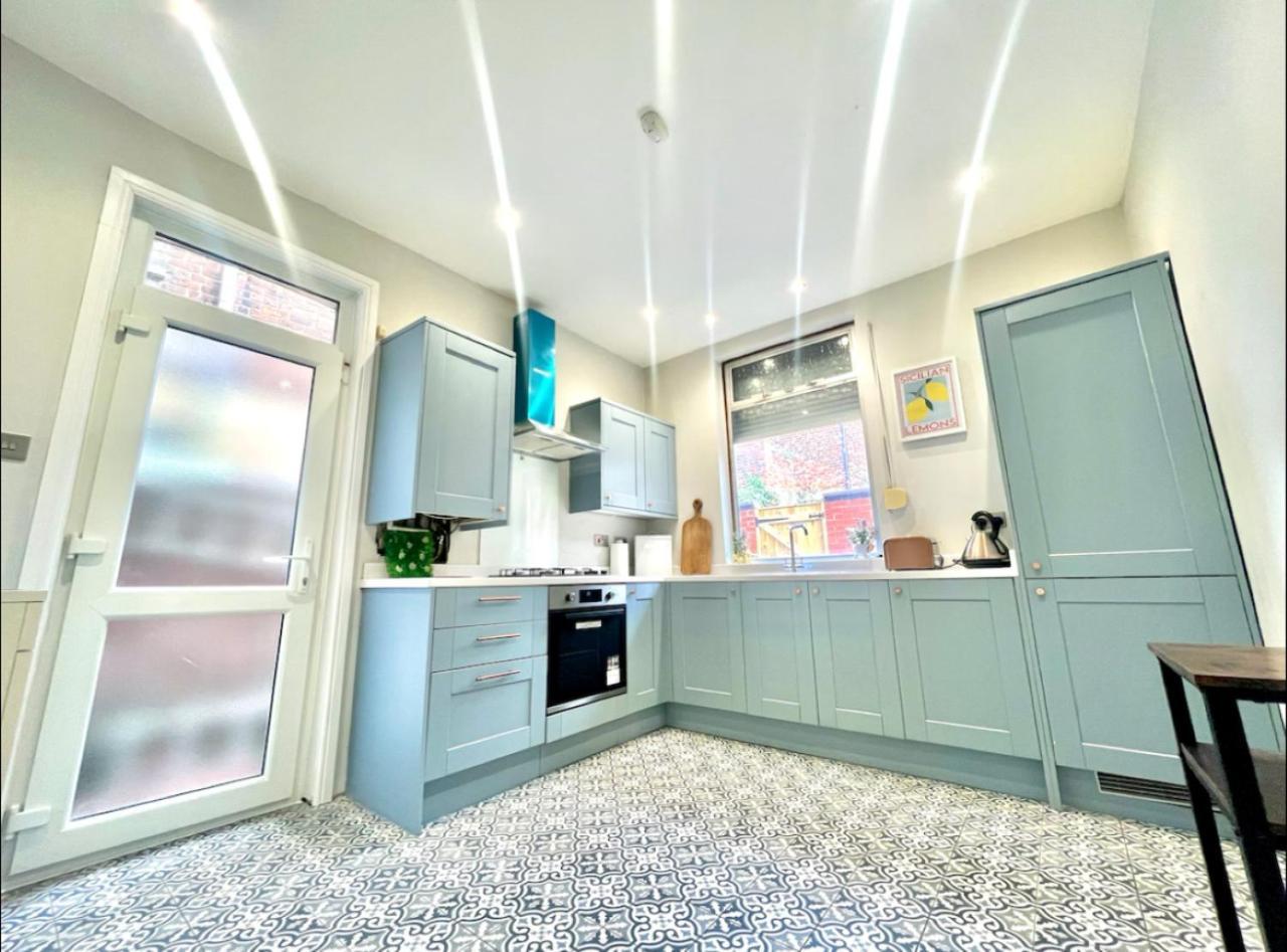 Coop Arena, Etihad & Center! Spacious! Luxurious Entire Home, Sleep 4 Holiday home Manchester