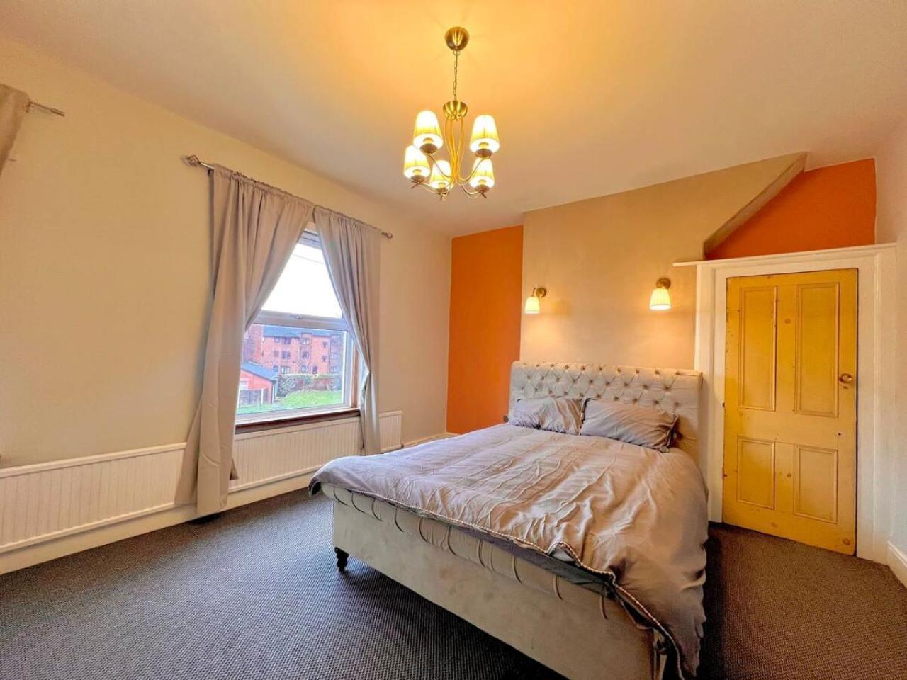 Coop Arena, Etihad & Center! Spacious! Luxurious Entire Home, Sleep 4 Holiday home